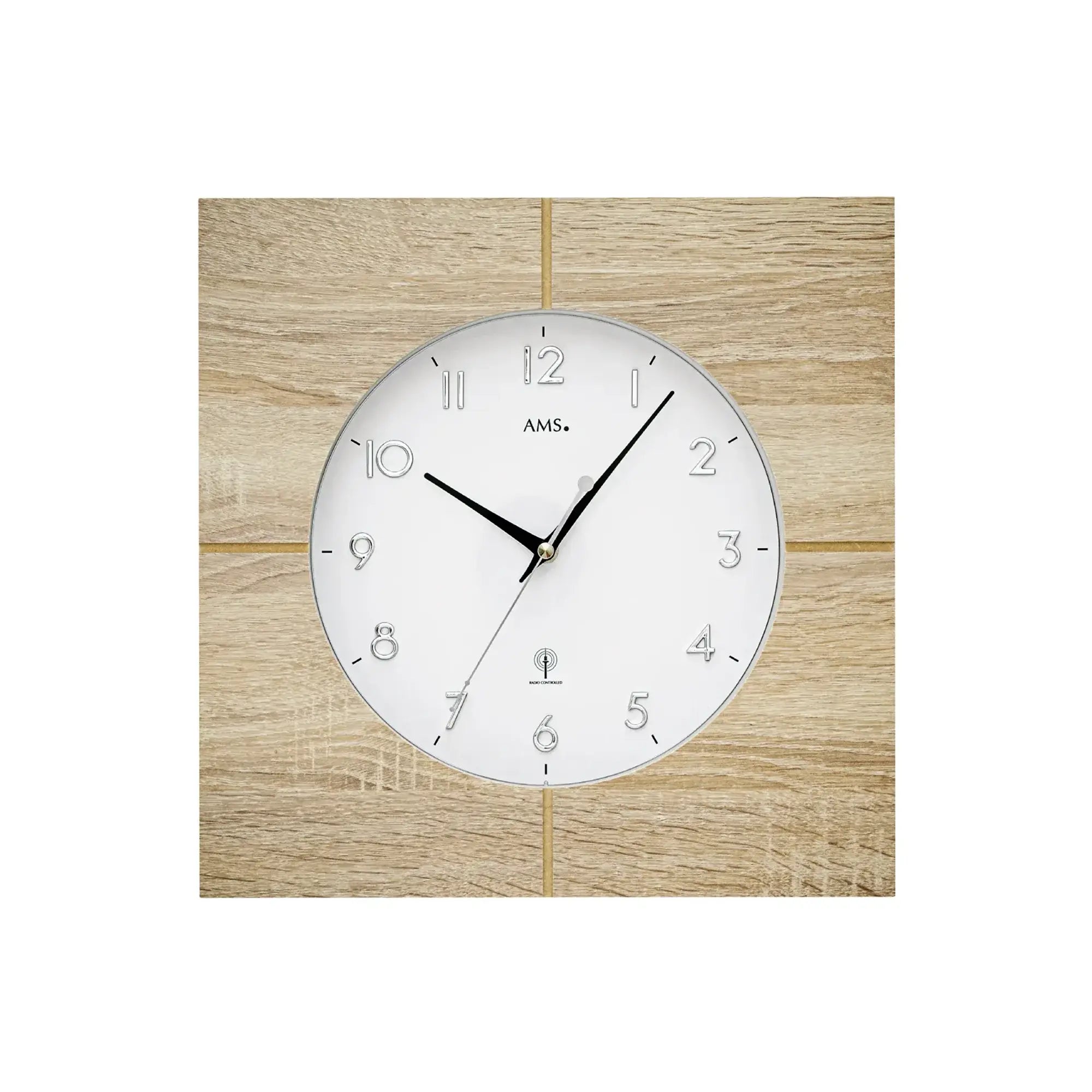 Runde Wanduhr AMS mit weißem Ziffernblatt und schwarzen Zeigern auf Sonoma-Eiche-Optik