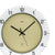 Beige Wanduhr mit weißem Rahmen, schwarzen Zeigern und runden Minutenmarkierungen