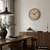 AMS Funk-Wanduhr an der Wand: Holz-Zifferblatt, schwarze Zeiger, Mineralglas