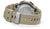Reloj Casio G-Shock para hombre visto de lado, con correa beige de eslabones metálicos y hebilla