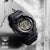 Reloj G-Shock para hombre con pantalla digital, caja negra con texto "Shock Resist"