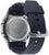 Reloj de hombre con tapa trasera plateada y correa de silicona negra.