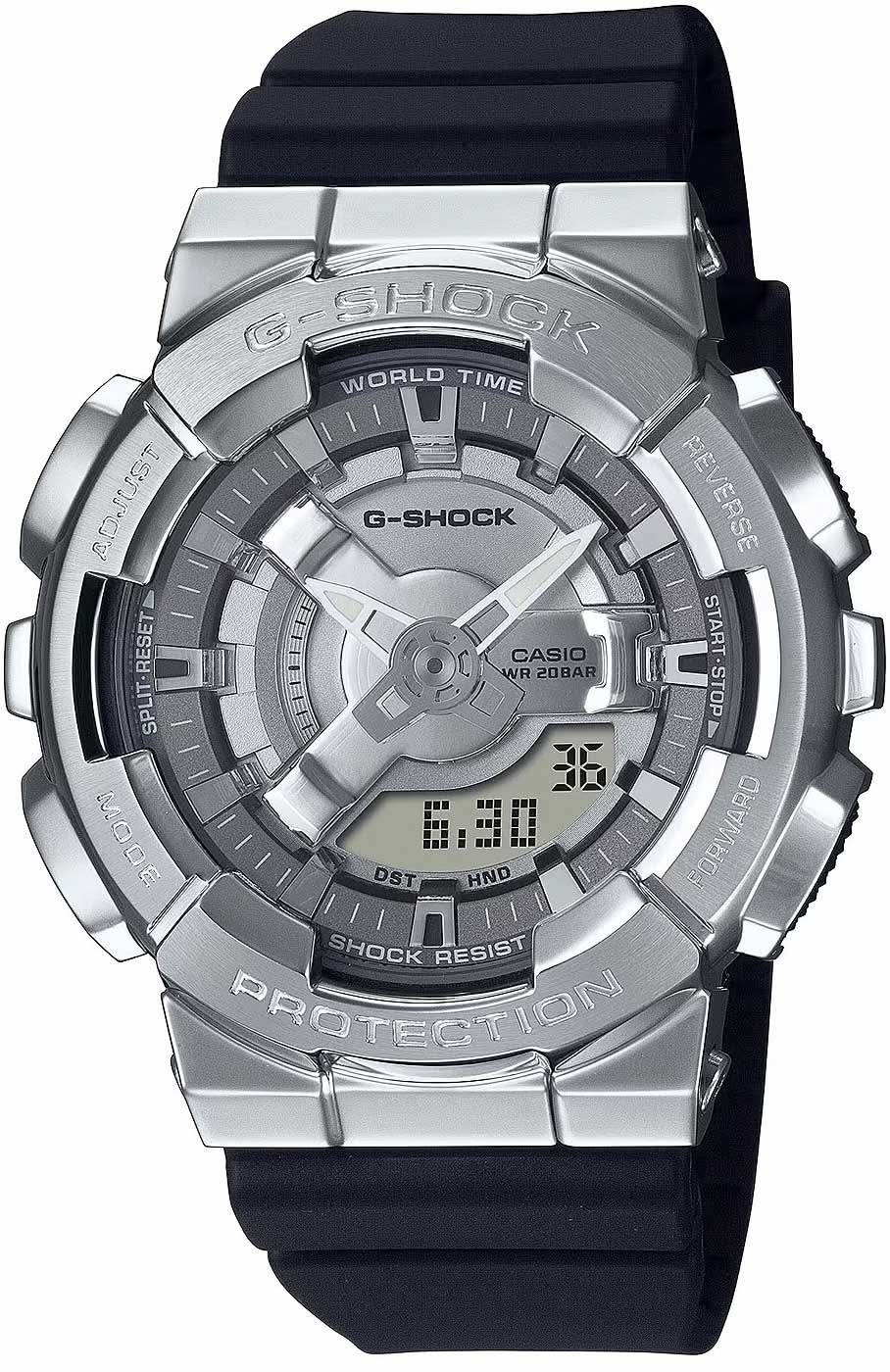 Reloj Casio G-Shock con caja plateada y correa de caucho oscura, pantalla digital