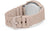 Vista trasera de reloj de mujer con correa de caucho beige y hebilla