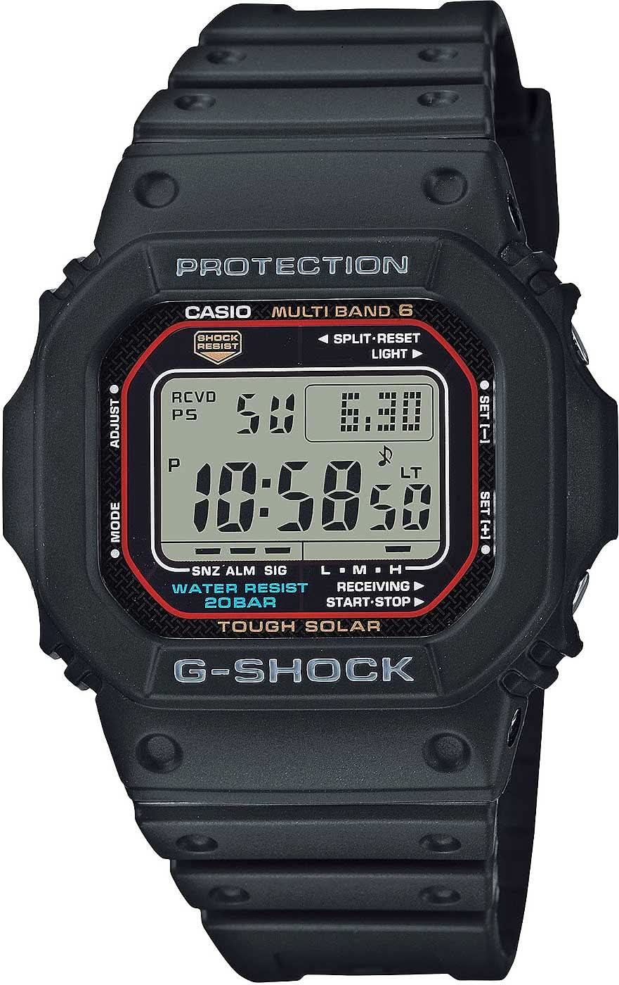 Reloj de hombre con correa de caucho negra y pantalla digital, display rectangular