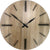 Reloj de pared redondo con aspecto de madera, manecillas negras e índices de trazo, logo JVD