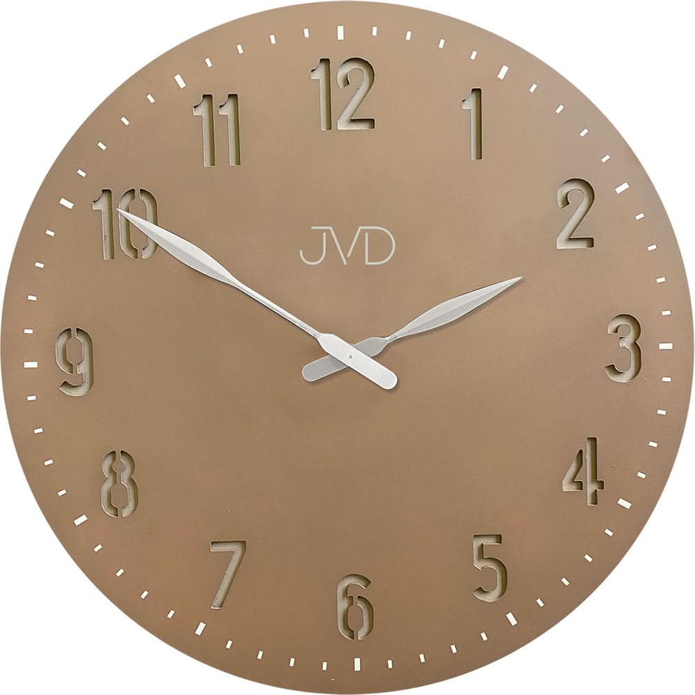 Reloj de pared redondo con marco de madera, números arábigos y manecillas plateadas, borde de esfera sencillo