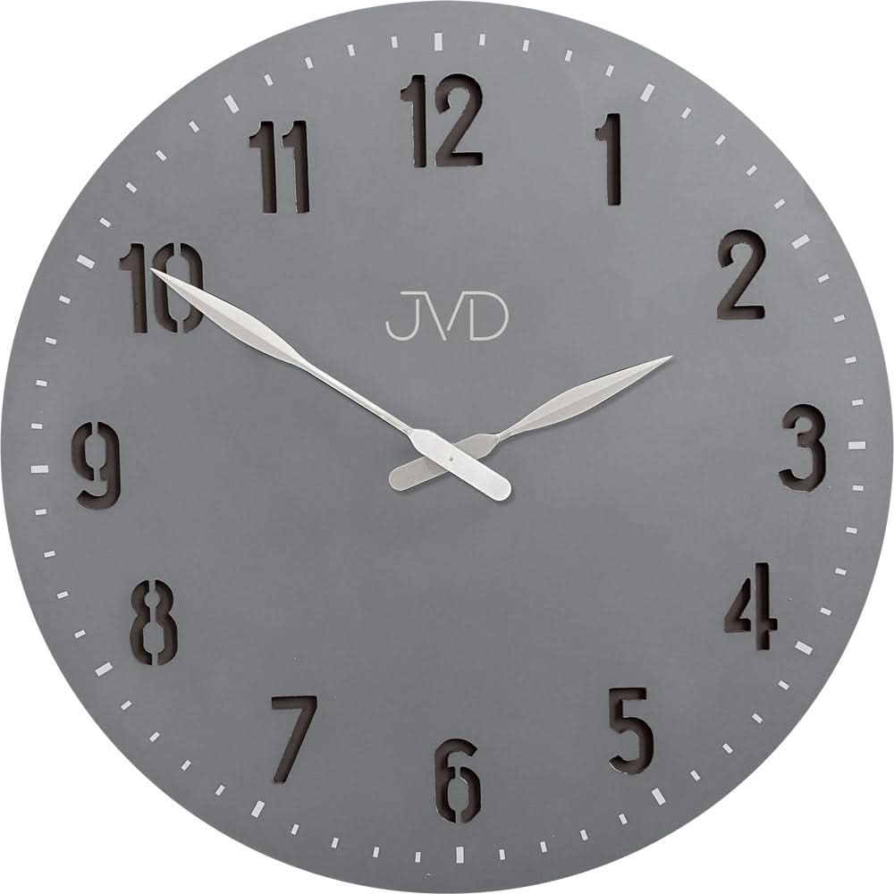 Reloj de pared redondo con esfera gris, números negros y manecillas plateadas, logo JVD