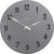 Reloj de pared redondo con esfera gris, números negros y manecillas plateadas, logo JVD