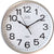 Reloj de pared redondo con borde plateado, esfera blanca y manecillas negras