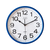 Reloj de pared con borde azul, esfera blanca y números negros