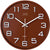 "Reloj de pared redondo con esfera marrón, números y manecillas blancas, logo JVD"