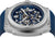 Reloj de hombre, vista frontal, con esfera esqueleto azul y mecanismo visible, acero inoxidable