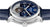 Reloj de hombre en vista lateral con correa de cuero azul y caja de acero inoxidable plateado