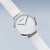 Reloj de hombre: esfera blanca redonda, correa blanca, caja plateada