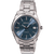Reloj Titan con esfera azul, brazalete de eslabones metálicos y visualización de fecha a las 21