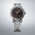 Reloj Seiko para hombre con esfera negra, correa de acero inoxidable plateada y corona