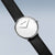 Reloj Bering Ultra Slim con correa de cuero negra y esfera blanca, índice redondo