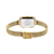 Reloj de mujer con cierre dorado y pulsera milanesa, caja rectangular con grabado.