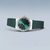 "Reloj de mujer con esfera verde y pulsera milanesa ancha verde, bisel plateado"