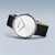 Reloj Bering Ultra Slim con correa de cuero negra y esfera blanca, perfil delgado