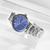 Pulsera de hombre, brazalete de metal plateado, esfera azul con SEIKO y SOLAR, angulada