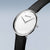 Reloj Bering Ultra Slim, vista lateral de la caja y la corona, correa de cuero negro