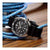 Reloj Seiko Prospex para hombre, vista lateral con esfera negra y correa de caucho negra