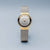"Reloj de mujer con brazalete milanés plateado, caja beige y esfera blanca"