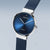 "Reloj de mujer con esfera azul, caja de acero inoxidable y correa de malla azul oscuro"
