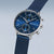 Pulsera de hombre con esfera azul, subesferas de cronógrafo y pulsera milanesa azul