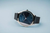 Pulsera de arriba: esfera azul y correa milanesa oscura