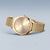 Reloj Bering para mujer con esfera beige, bisel dorado y correa Milanesa