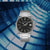 Pulsera de hombre Seiko con esfera negra, índices y correa de acero inoxidable