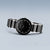 Reloj de mujer con esfera negra y pulsera de cerámica a rayas en plata y negro