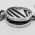 Collar con moneda redonda de plata, texto "LIVE LONG" y "AND PROSPER"