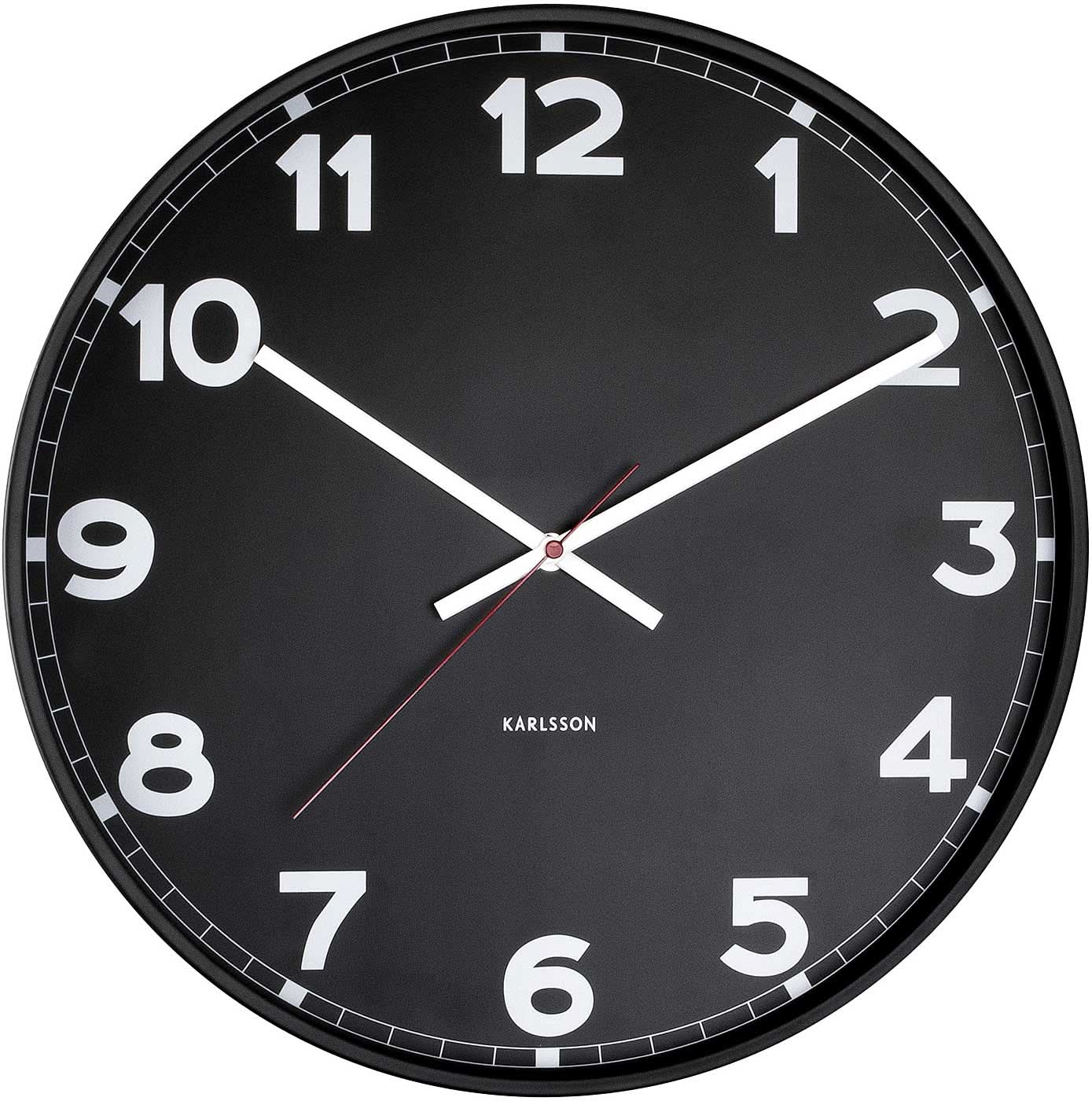 Reloj de pared negro con números blancos, manecillas blancas y segundero rojo