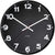 Reloj de pared negro con números blancos, manecillas blancas y segundero rojo