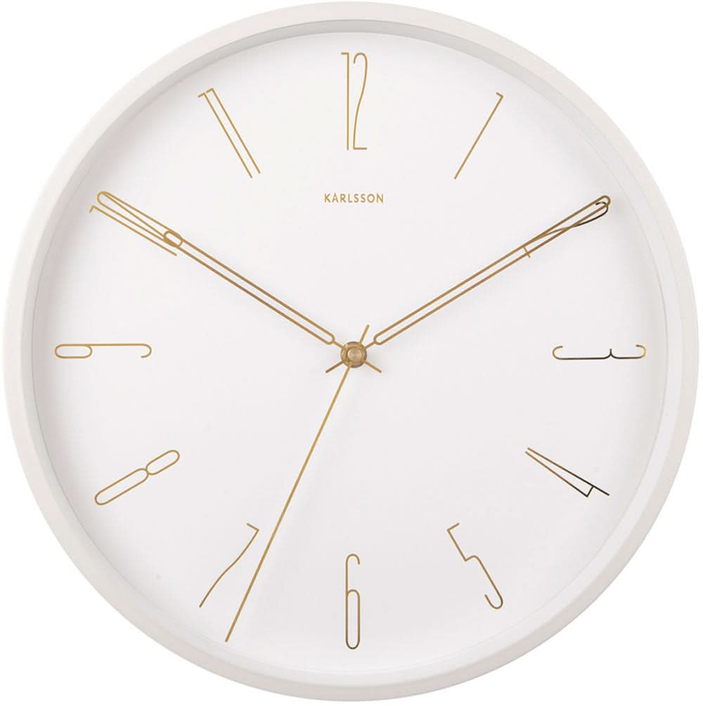 Reloj de pared redondo Karlsson con esfera blanca y manecillas doradas