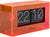 Reloj de mesa acrílico con pantalla abatible, carcasa naranja lateral, dígitos 22 y 10