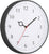 "Reloj de pared con esfera blanca, borde negro y manecillas rojas"