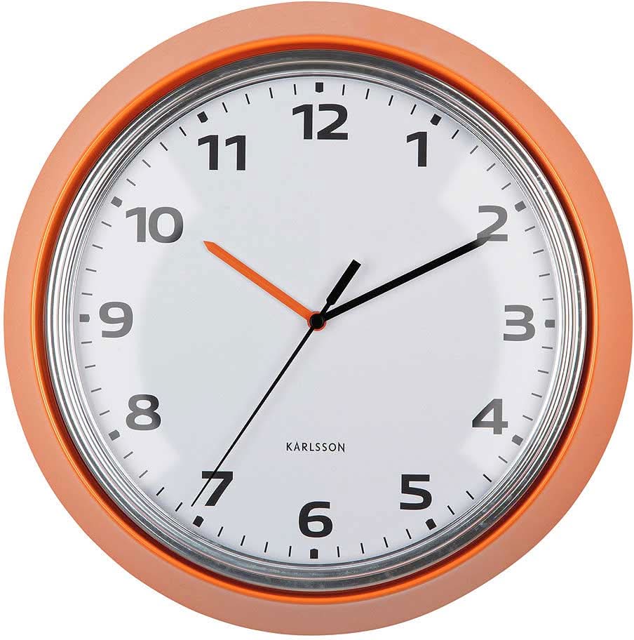 "Reloj de pared con caja naranja, esfera blanca y manecillas negras"