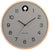 Reloj de pared redondo con marco de madera clara y esfera gris, manecillas negras, figura de cuco
