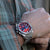 Reloj Festina para hombre en la muñeca, esfera roja con correa de acero inoxidable plateado