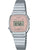 "Reloj de mujer con pulsera de metal plateado y pantalla digital rectangular con bisel rosa"