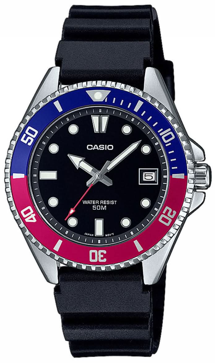 Reloj de buceo Casio: correa negra, esfera oscura, bisel azul y rojo