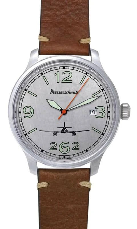 Reloj de hombre con correa de cuero marrón, caja plateada y esfera clara con Messerschmitt