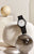 Reloj de pulsera negro con esfera blanca, números arábigos y CASIO