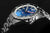 Reloj de buceo con esfera azul, bisel negro y correa de acero inoxidable