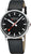 Reloj con esfera negra, caja plateada y correa ancha de cuero negro.